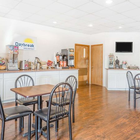 デイズ イン バイ ウィンダム セント クレアーズビル St. Clairsville エクステリア 写真